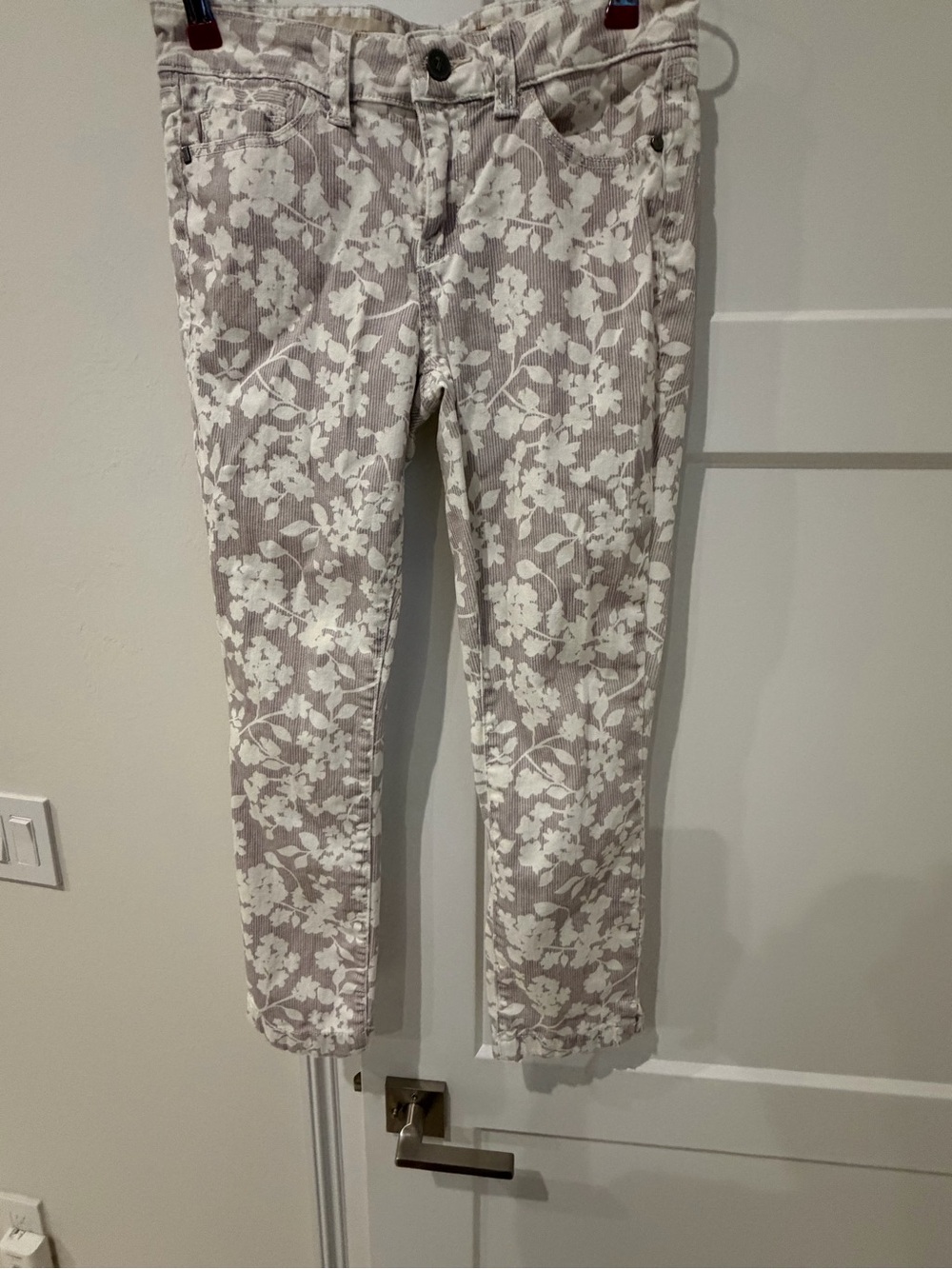 Pilcro Floral Print Skinny Jeans in Light Taupe and White